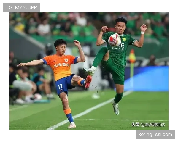 【2026年4月中超联赛·非赛事·特写足球公益行，多名中超球员走进山区小学进行指导