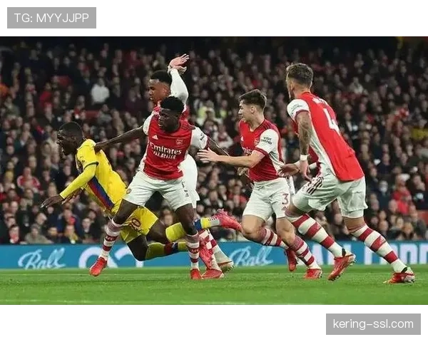 特写：曼联对阵布伦特福德关键瞬间，利马上前盯防姆贝乌莫后成功回位